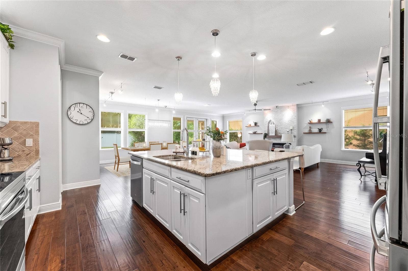 2932 WHISTLEWOOD DRIVE, Orlando, FL 32810 2932 WHISTLEWOOD DRIVE, Orlando, FL 32810