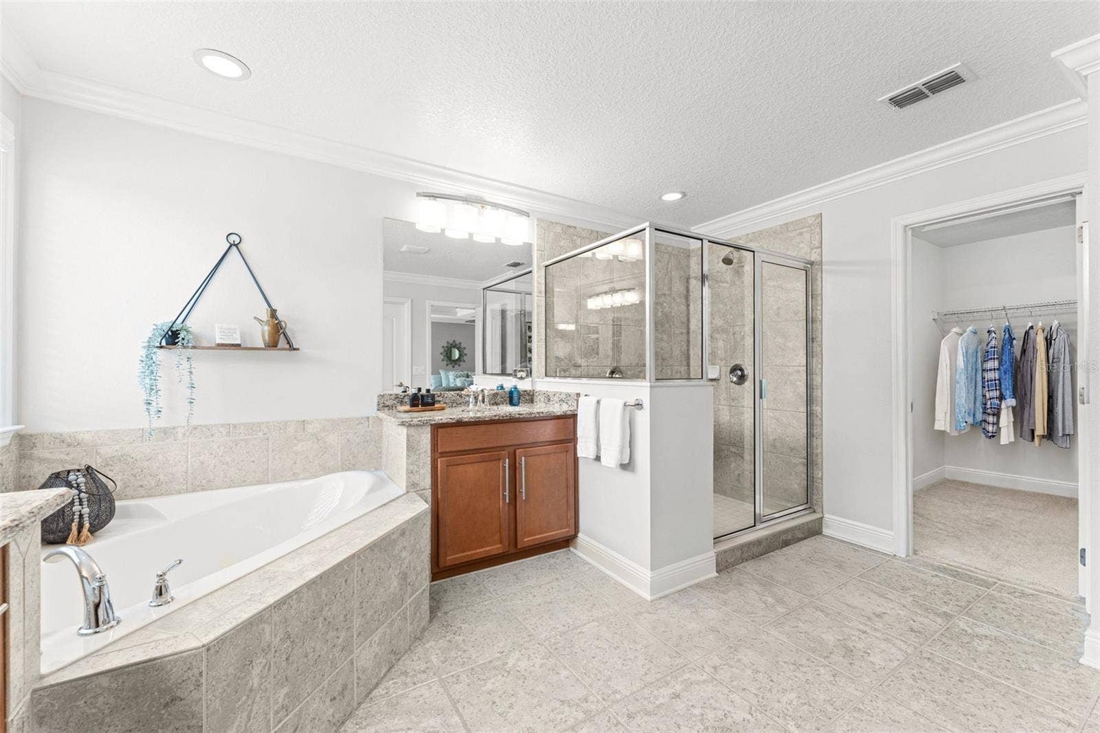 2932 WHISTLEWOOD DRIVE, Orlando, FL 32810 2932 WHISTLEWOOD DRIVE, Orlando, FL 32810