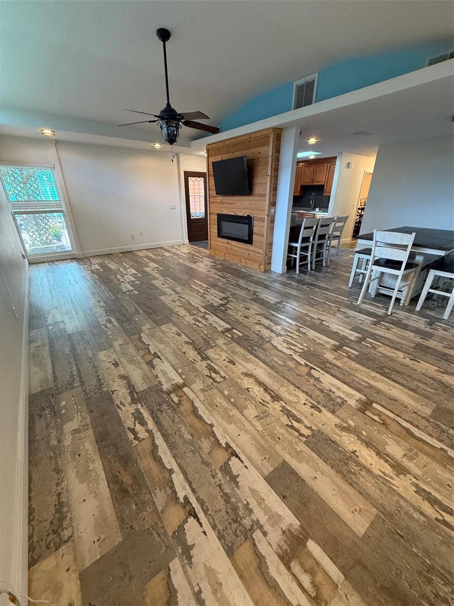2207 POINSETTIA LANE, Deland, FL 32724 2207 POINSETTIA LANE, Deland, FL 32724