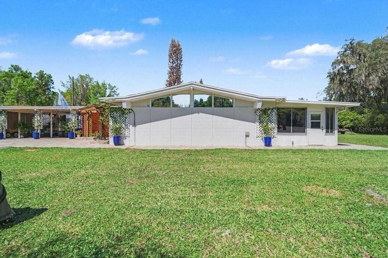2207 POINSETTIA LANE, Deland, FL 32724 2207 POINSETTIA LANE, Deland, FL 32724