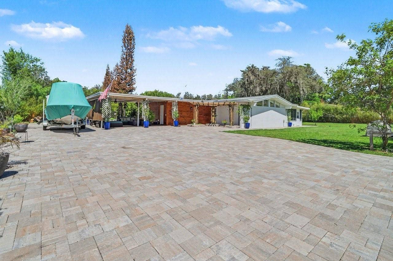 2207 POINSETTIA LANE, Deland, FL 32724 2207 POINSETTIA LANE, Deland, FL 32724