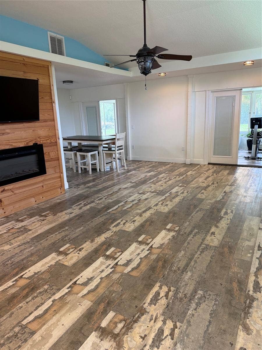 2207 POINSETTIA LANE, Deland, FL 32724 2207 POINSETTIA LANE, Deland, FL 32724