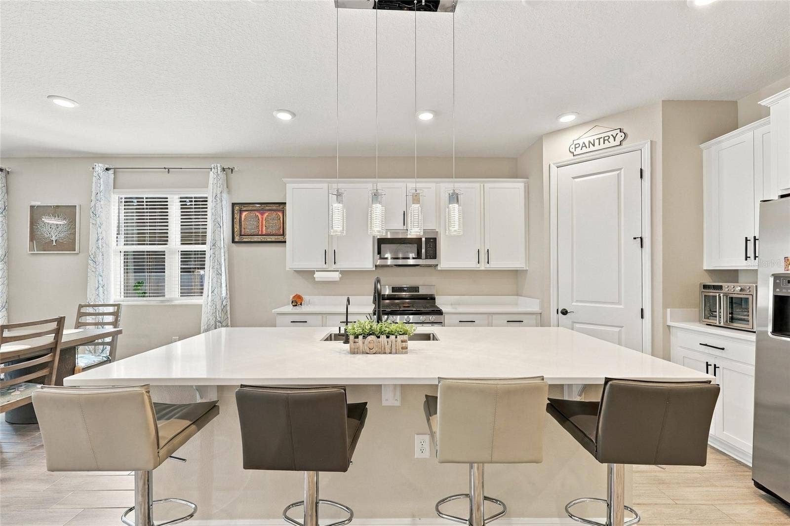 1042 HEIRLOOM DRIVE, Haines City, FL 33844 1042 HEIRLOOM DRIVE, Haines City, FL 33844