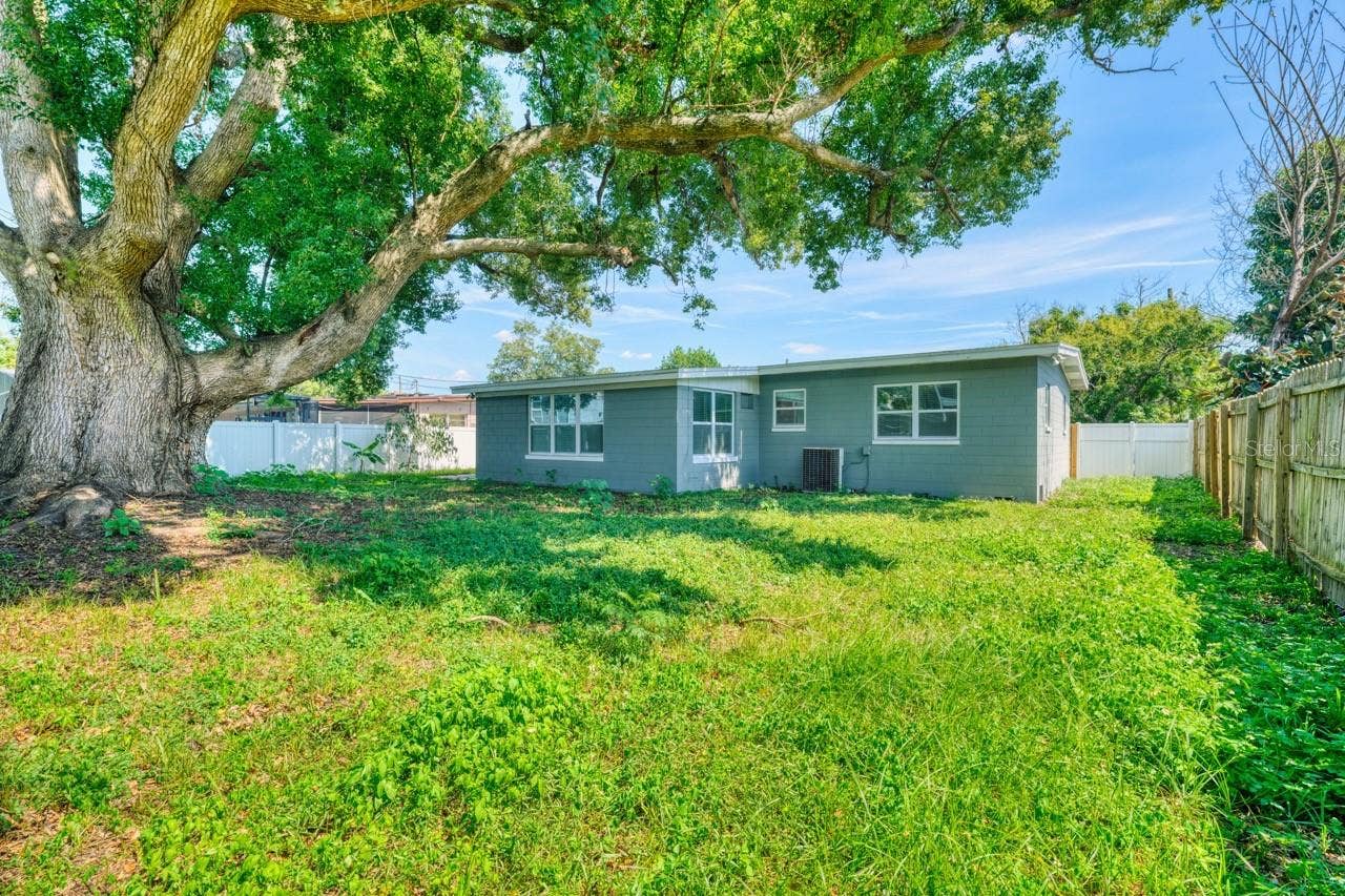1712 EDMUNDSHIRE ROAD, Orlando, FL 32812 Backyard.
