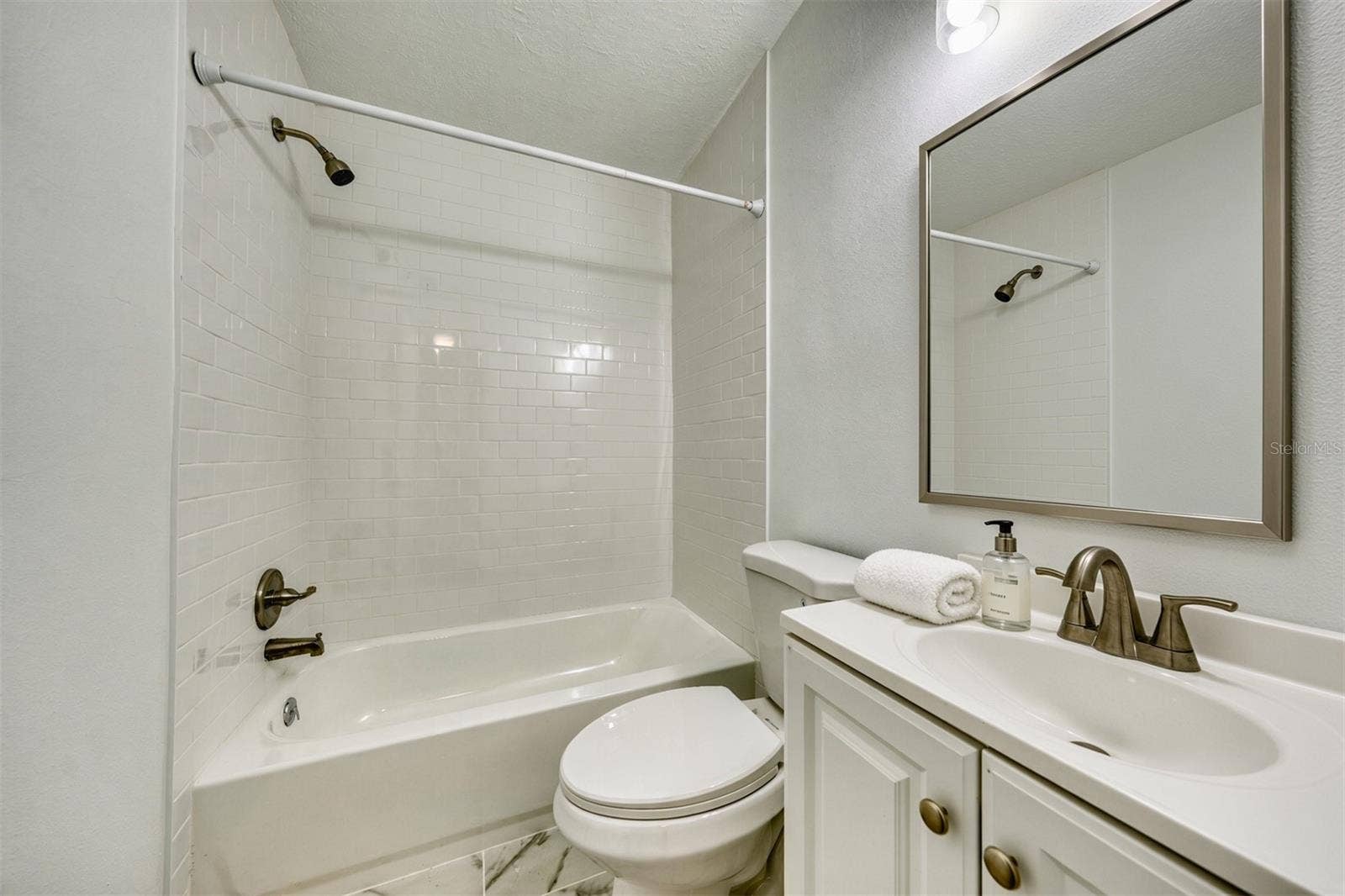 1712 EDMUNDSHIRE ROAD, Orlando, FL 32812 Hall Bathroom.