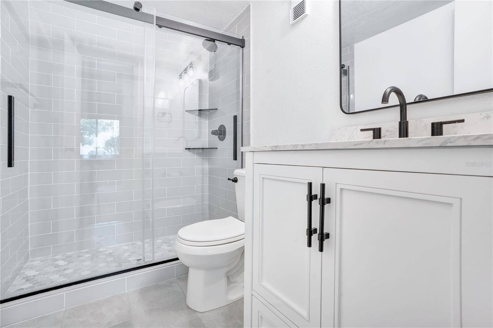 3278 S SEMORAN BOULEVARD, #12, Orlando, FL 32822 Primary Bathroom