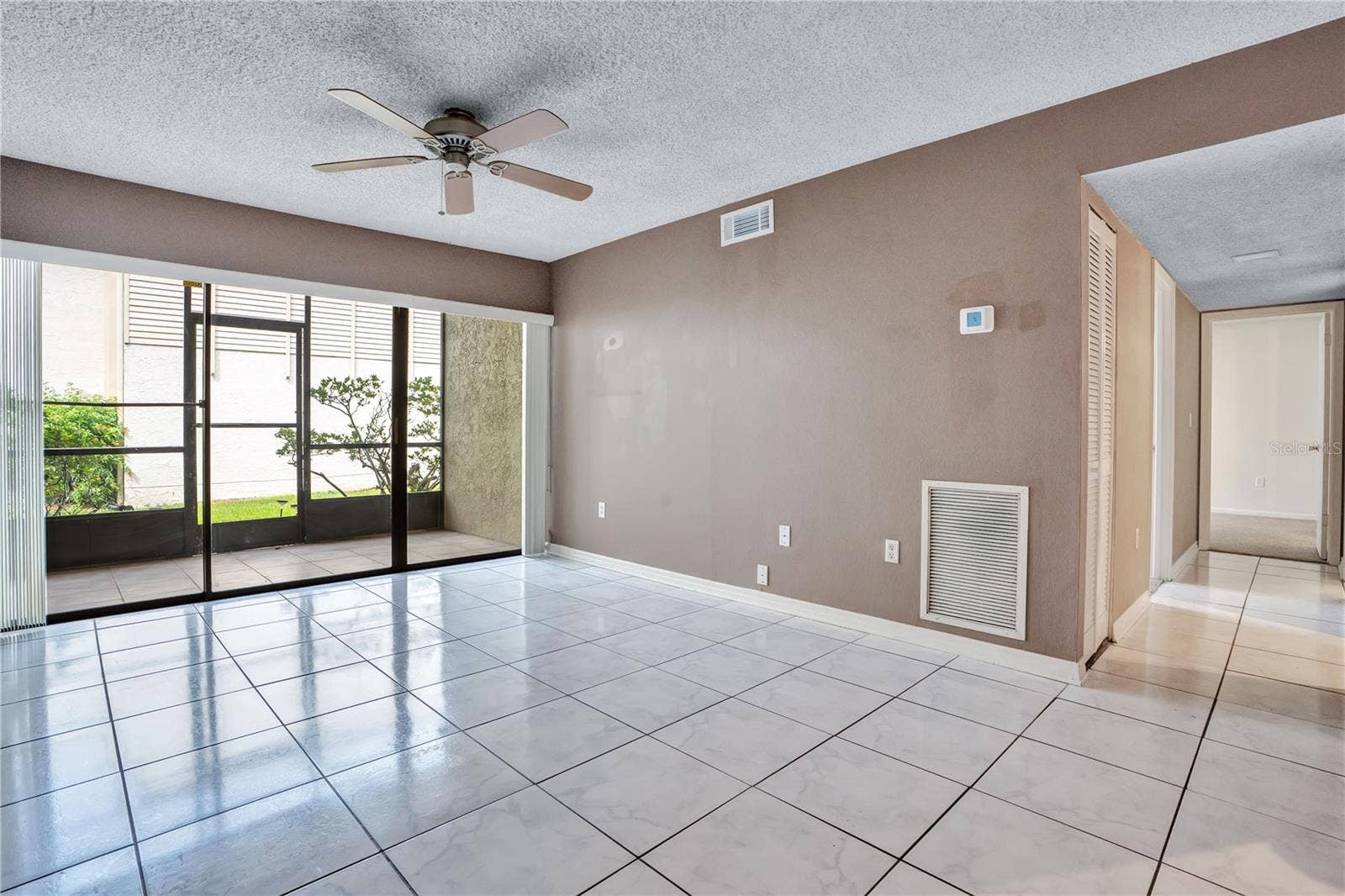3278 S SEMORAN BOULEVARD, #12, Orlando, FL 32822 Living Room