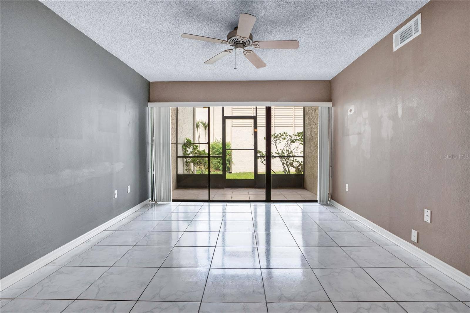 3278 S SEMORAN BOULEVARD, #12, Orlando, FL 32822 Living Room