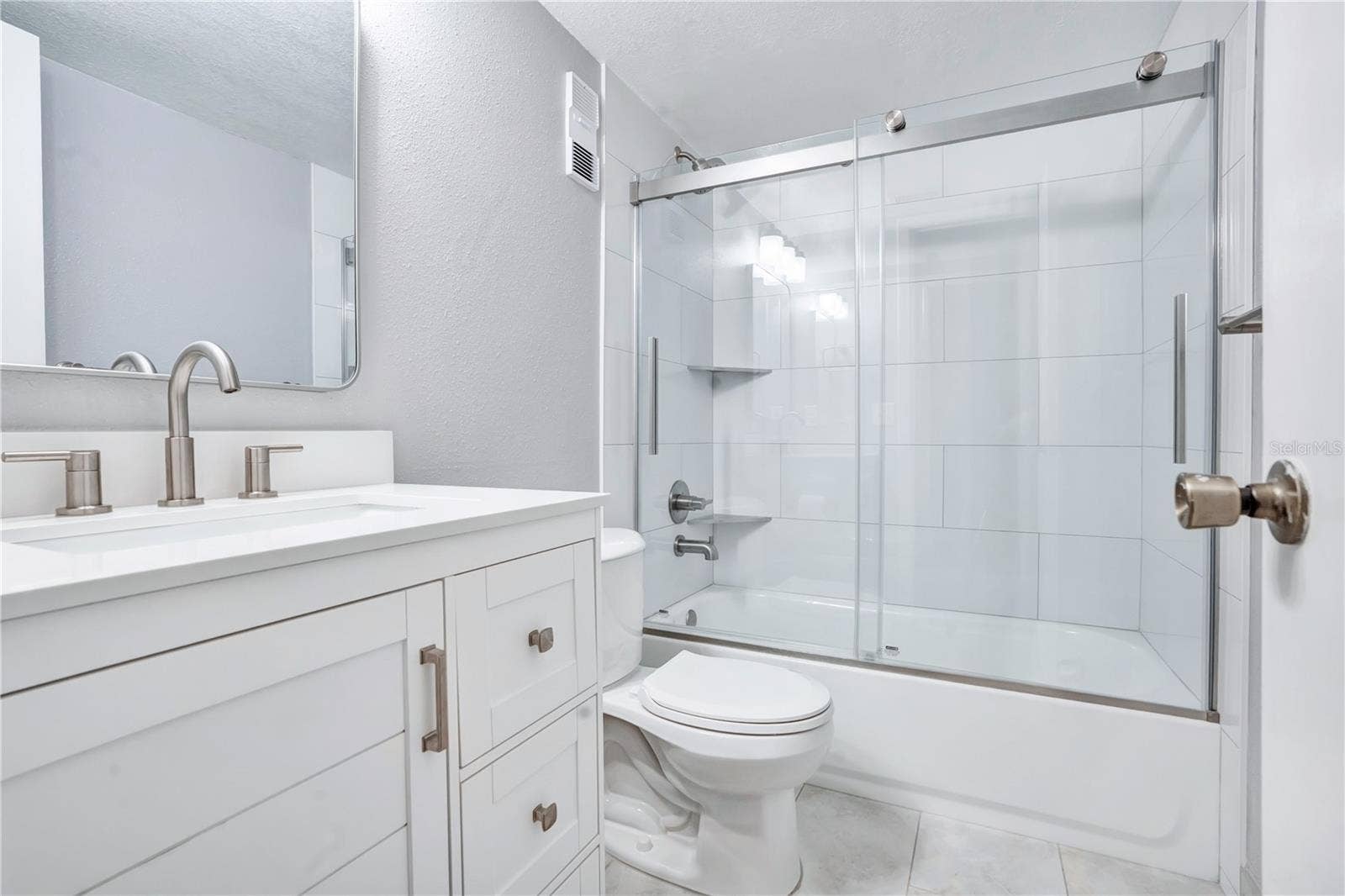 3278 S SEMORAN BOULEVARD, #12, Orlando, FL 32822 Bathroom