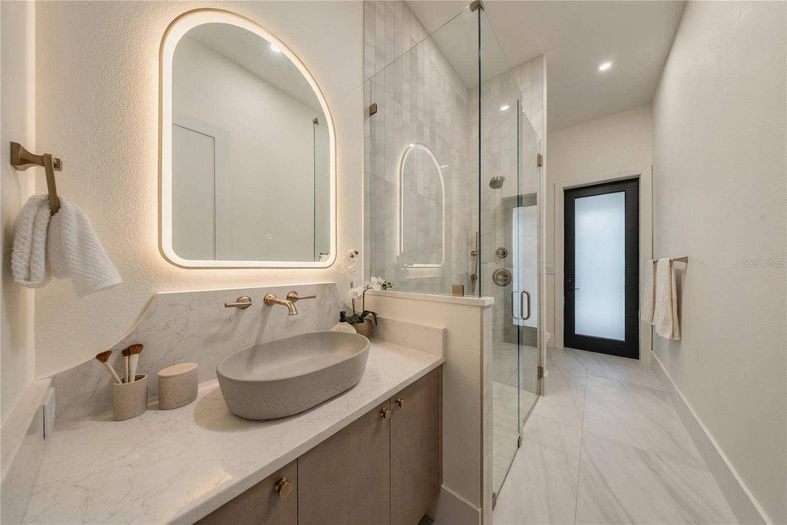 2823 PARKLAND CIRCLE, Winter Park, FL 32789 Guest/Pool bath