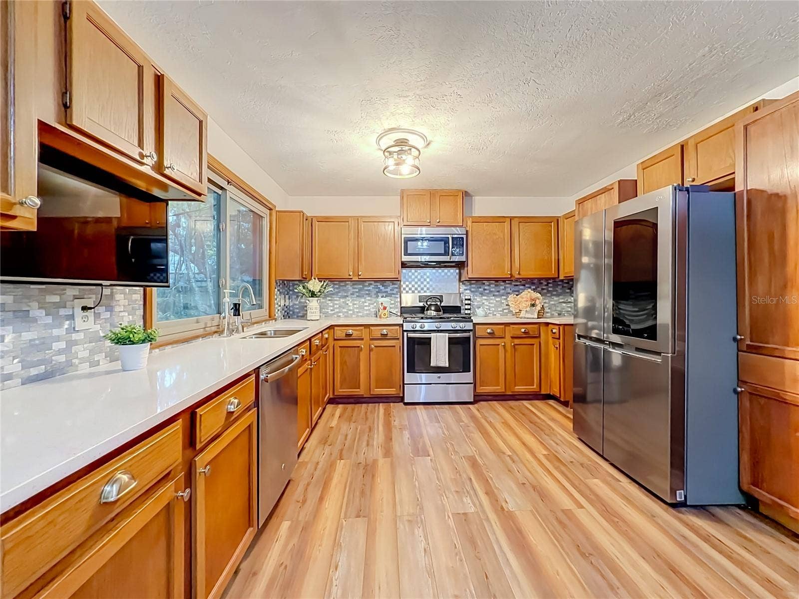 825 MELLOWOOD AVENUE, Orlando, FL 32825 825 MELLOWOOD AVENUE, Orlando, FL 32825