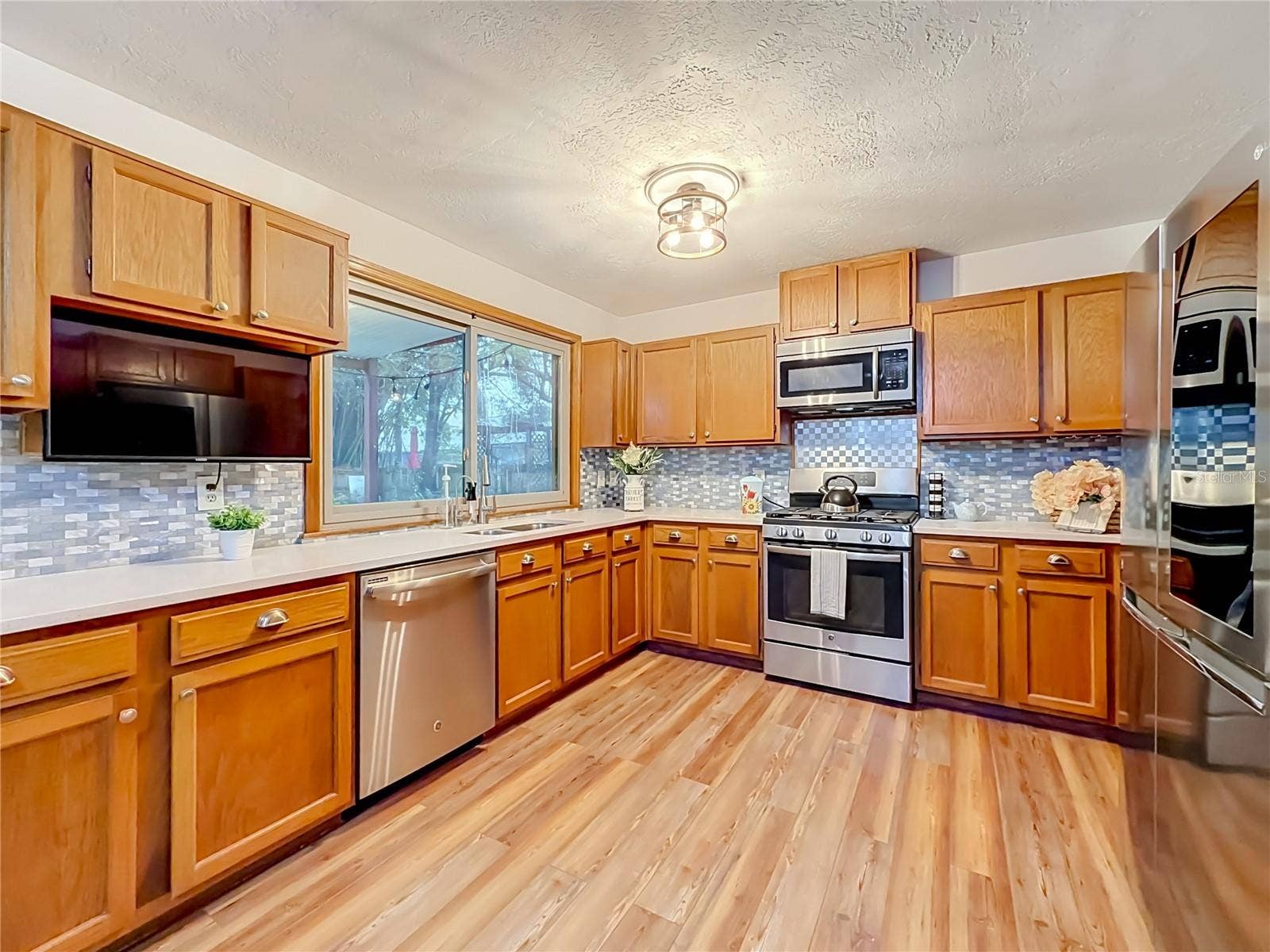 825 MELLOWOOD AVENUE, Orlando, FL 32825 825 MELLOWOOD AVENUE, Orlando, FL 32825
