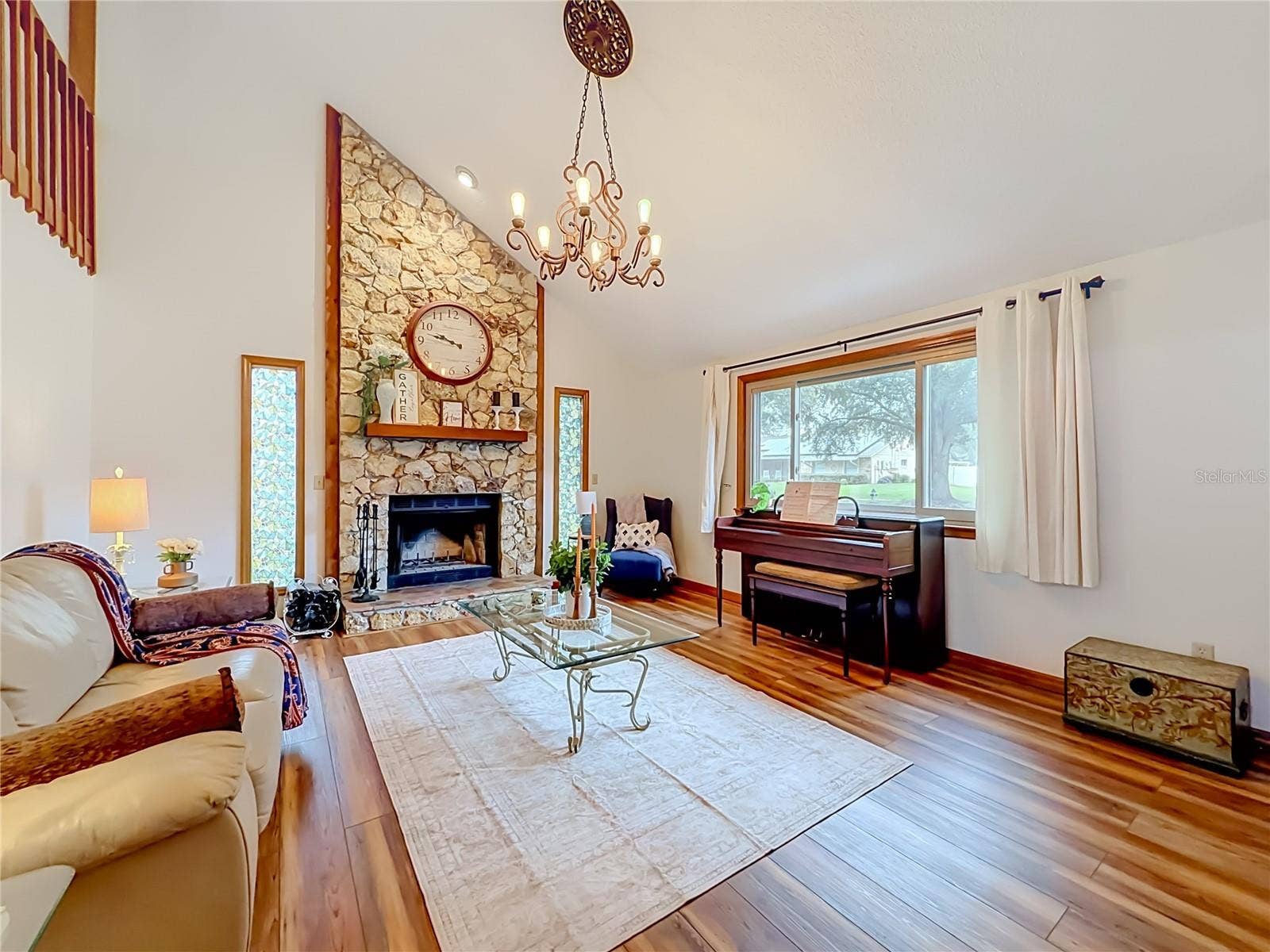 825 MELLOWOOD AVENUE, Orlando, FL 32825 825 MELLOWOOD AVENUE, Orlando, FL 32825