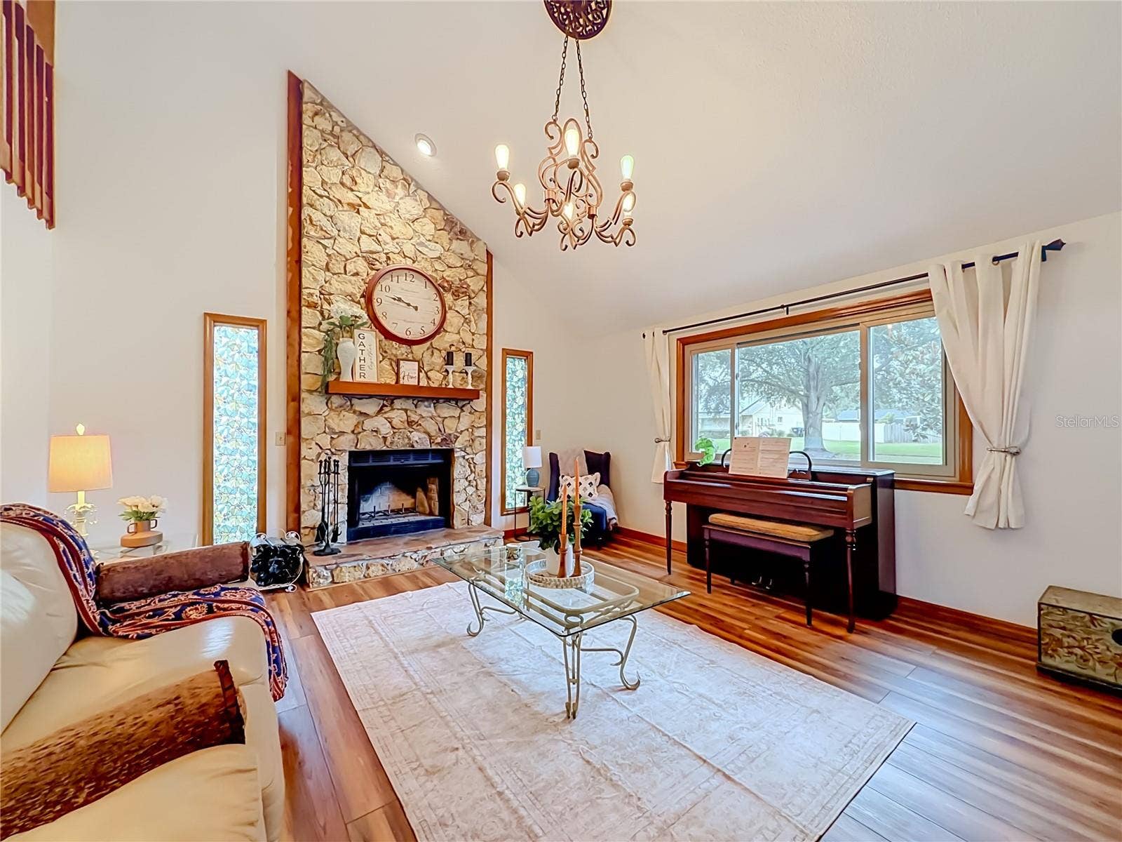 825 MELLOWOOD AVENUE, Orlando, FL 32825 825 MELLOWOOD AVENUE, Orlando, FL 32825