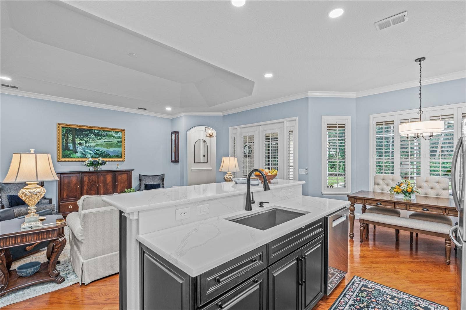 520 SOTHEBY WAY, Debary, FL 32713 No one feels "stuck in the kitchen" with this layout-- perfect for hosting get-togethers!