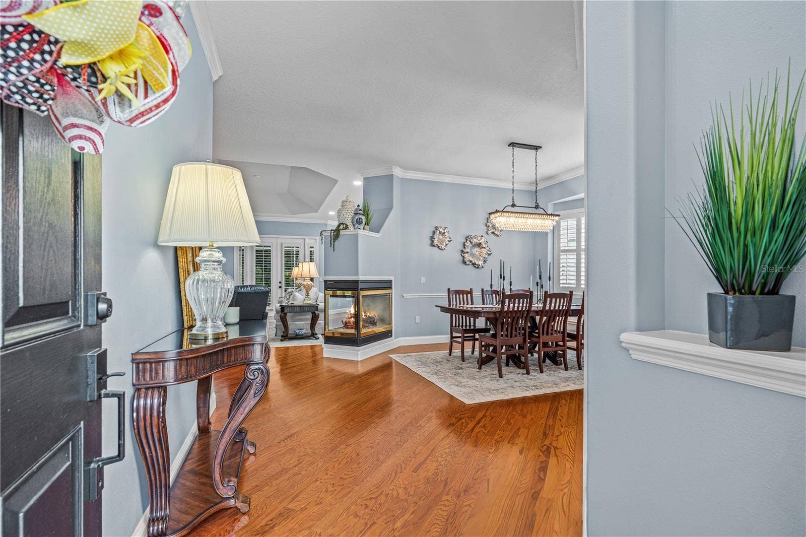 520 SOTHEBY WAY, Debary, FL 32713 Hardwood floors, high ceilings and crown molding give an elegant first impression