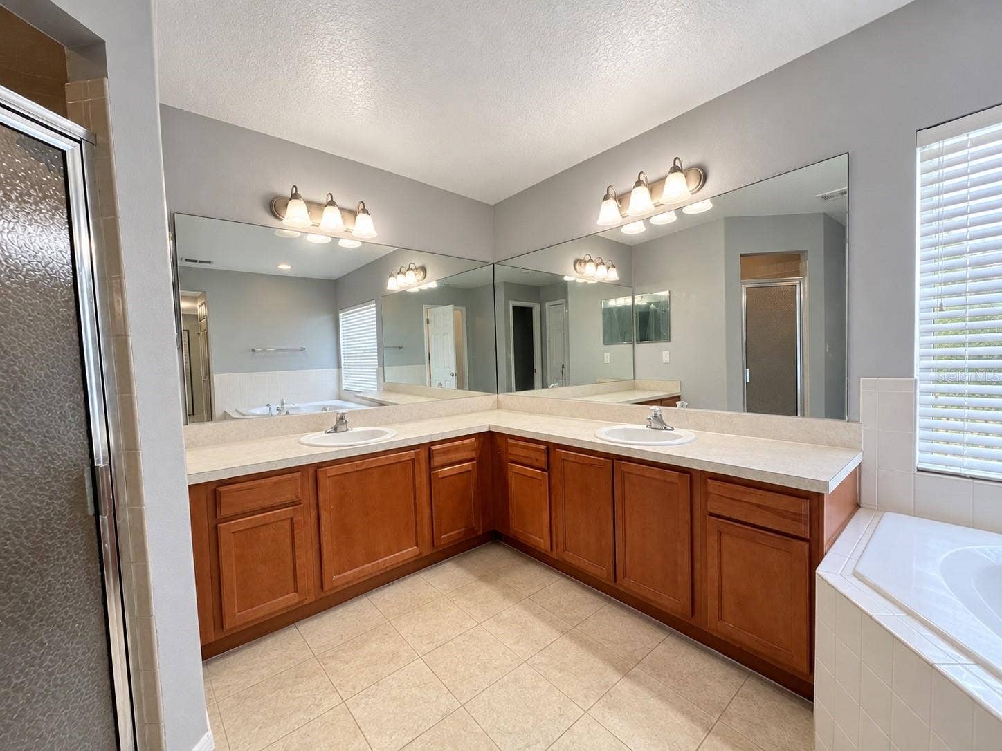 4043 WALTHAM FOREST DRIVE, Tavares, FL 32778 4043 WALTHAM FOREST DRIVE, Tavares, FL 32778
