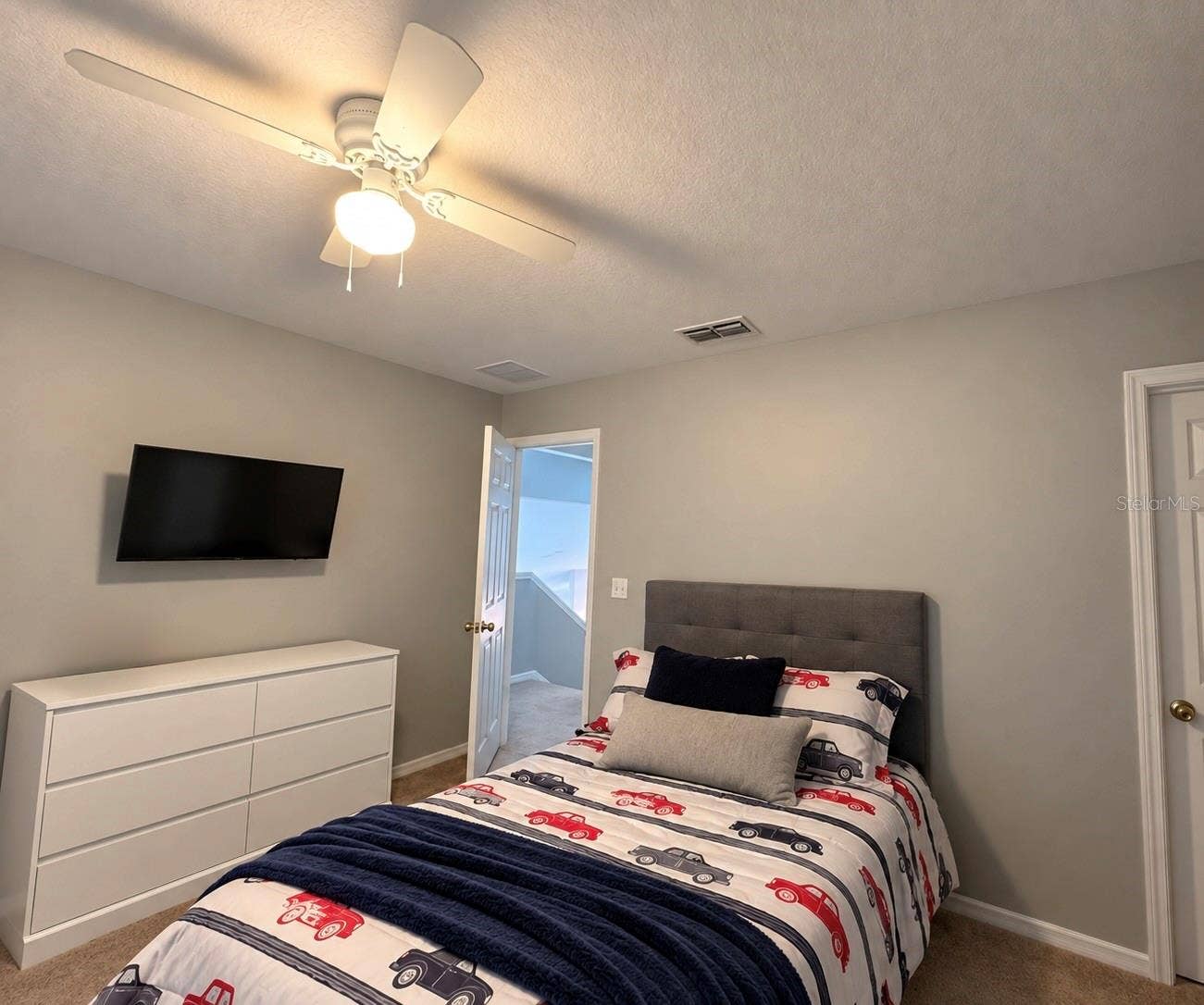 4043 WALTHAM FOREST DRIVE, Tavares, FL 32778 4043 WALTHAM FOREST DRIVE, Tavares, FL 32778