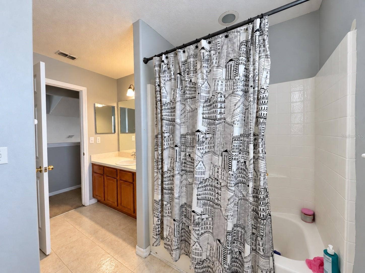 4043 WALTHAM FOREST DRIVE, Tavares, FL 32778 4043 WALTHAM FOREST DRIVE, Tavares, FL 32778