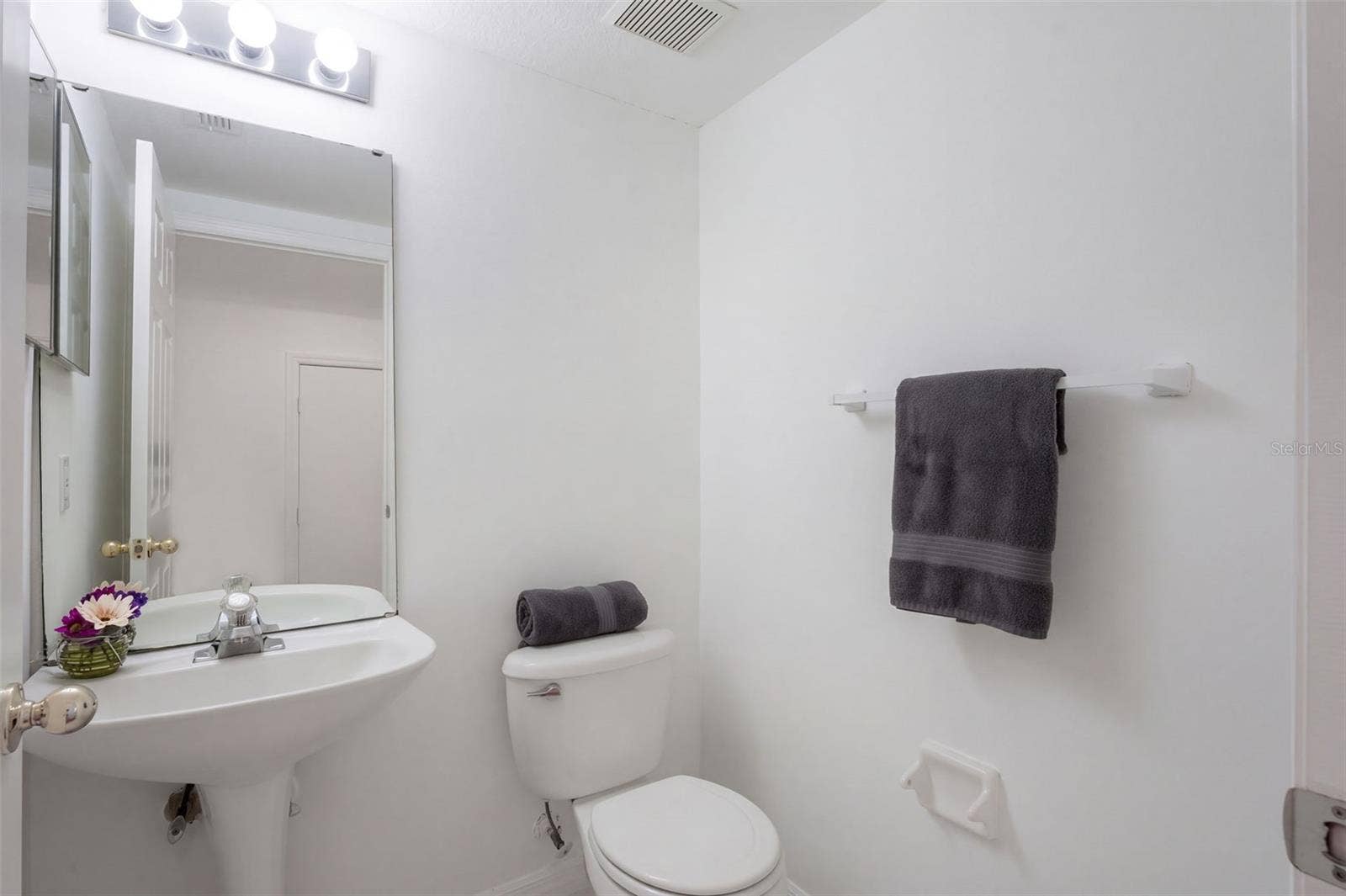 4610 RIVERTON DRIVE, Orlando, FL 32817 Downstairs half bath