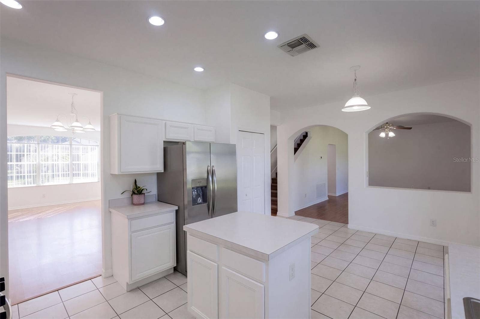 4610 RIVERTON DRIVE, Orlando, FL 32817 Kitchen and eat-in kitchen space