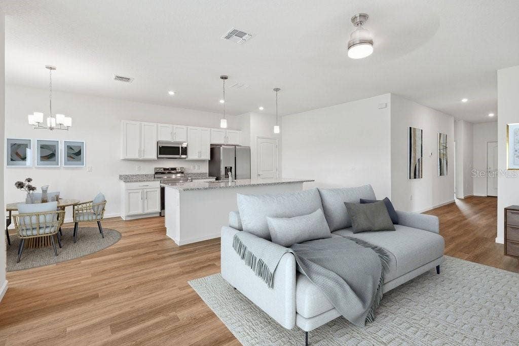 Living Room / Dining