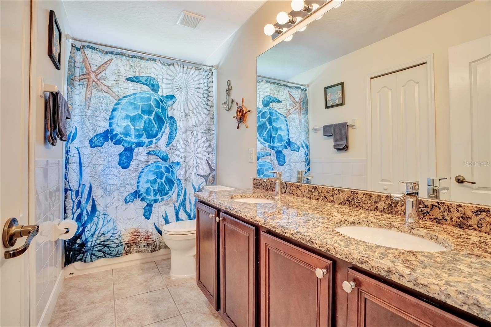 5762 COVINGTON COVE WAY, Orlando, FL 32829 bathroom 3 between bedrooms 3 & 4