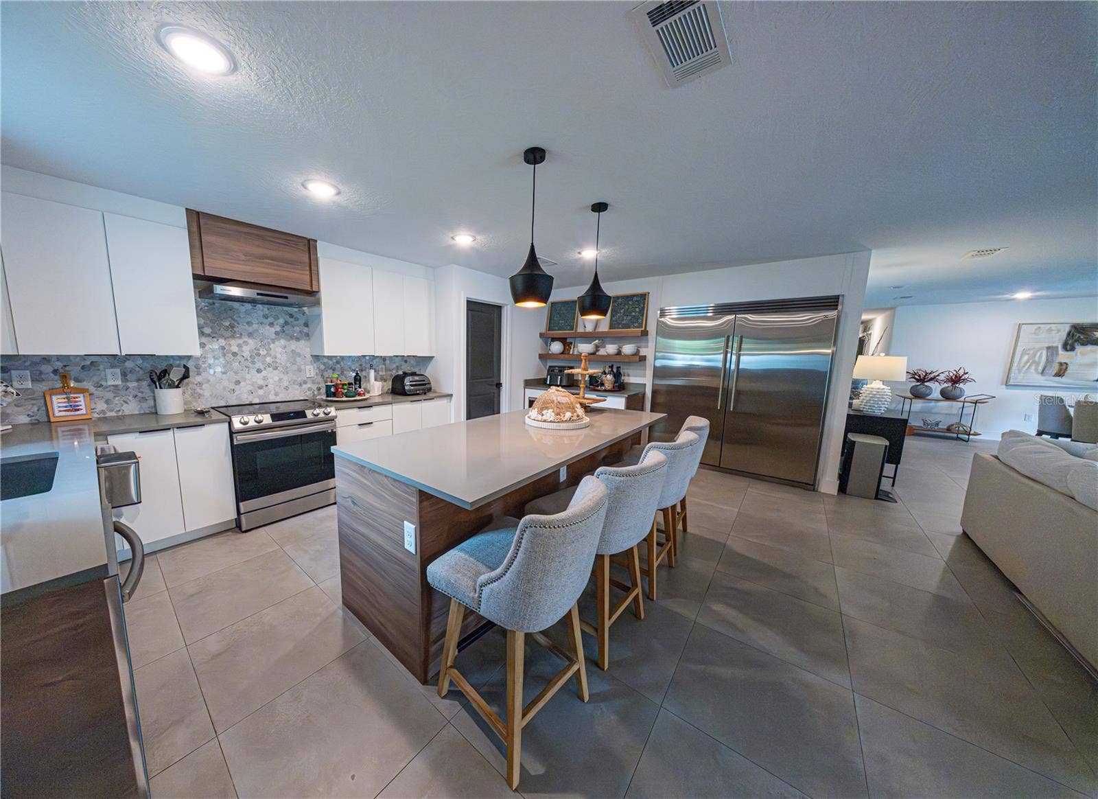 9197 BAY HILL BOULEVARD, Orlando, FL 32819 9197 BAY HILL BOULEVARD, Orlando, FL 32819