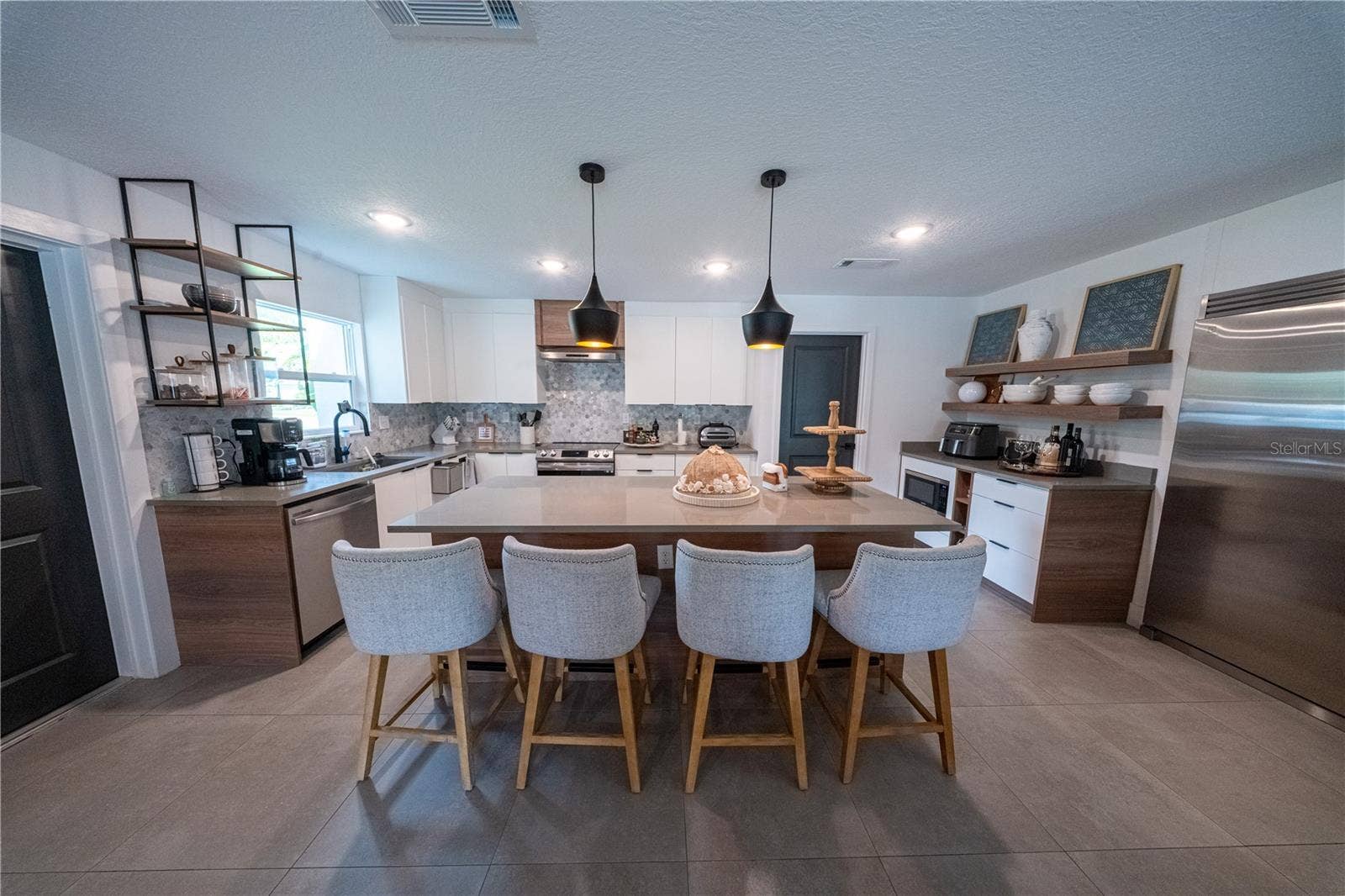 9197 BAY HILL BOULEVARD, Orlando, FL 32819 9197 BAY HILL BOULEVARD, Orlando, FL 32819