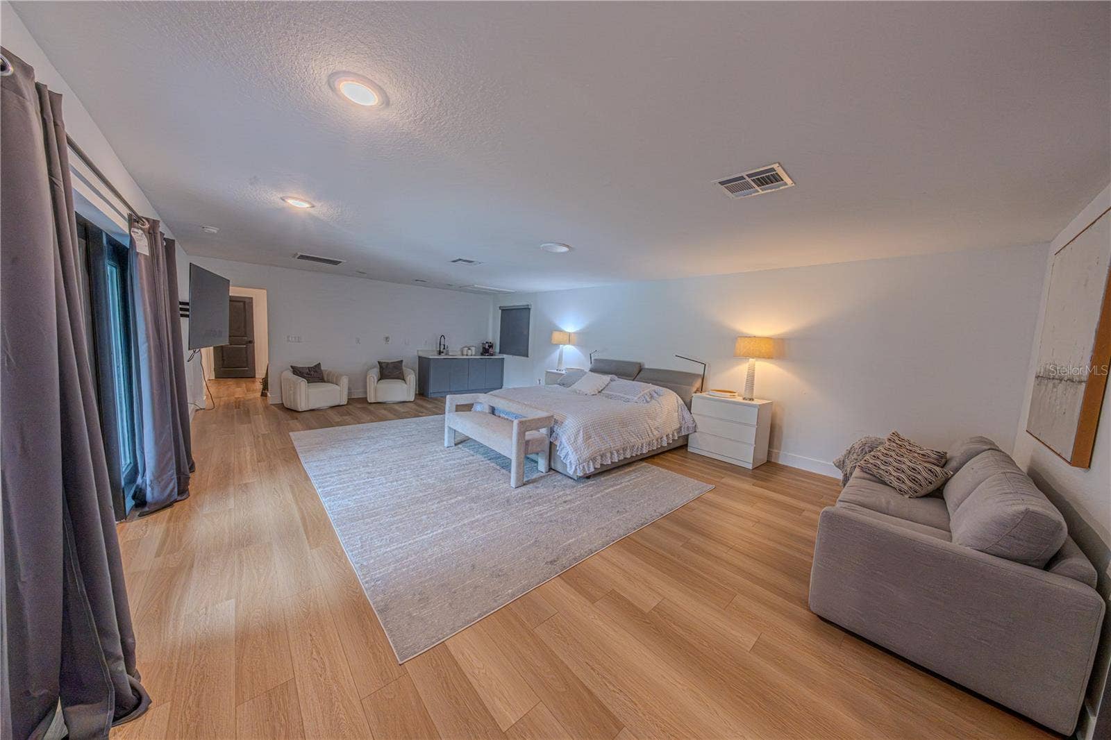 9197 BAY HILL BOULEVARD, Orlando, FL 32819 9197 BAY HILL BOULEVARD, Orlando, FL 32819