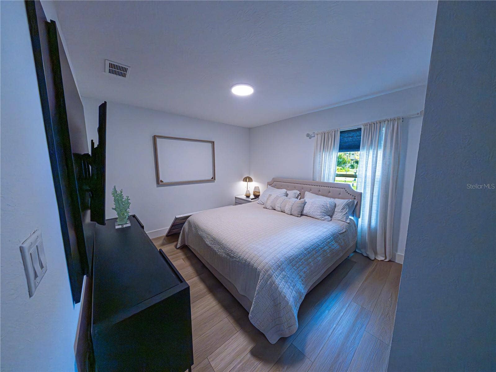 9197 BAY HILL BOULEVARD, Orlando, FL 32819 9197 BAY HILL BOULEVARD, Orlando, FL 32819