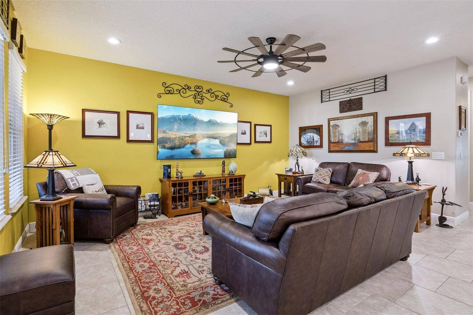 Family room Open to Kitchen