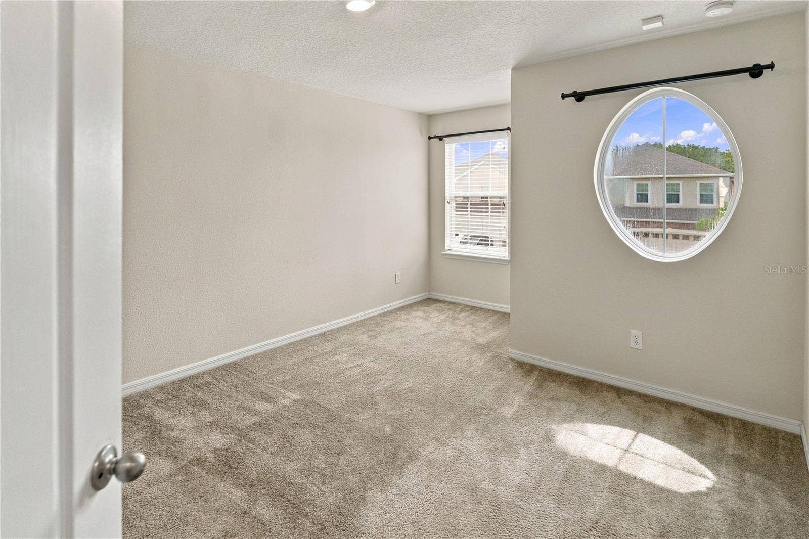6049 FENDER COURT, Orlando, FL 32837 6049 FENDER COURT, Orlando, FL 32837