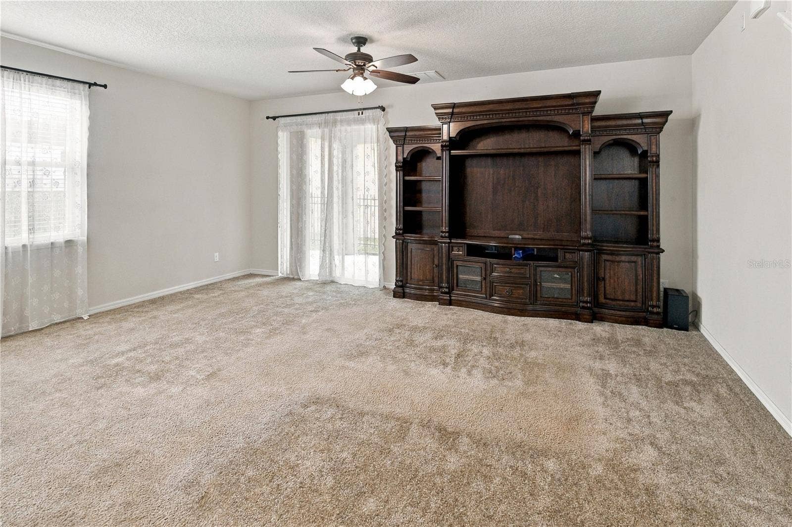 6049 FENDER COURT, Orlando, FL 32837 6049 FENDER COURT, Orlando, FL 32837