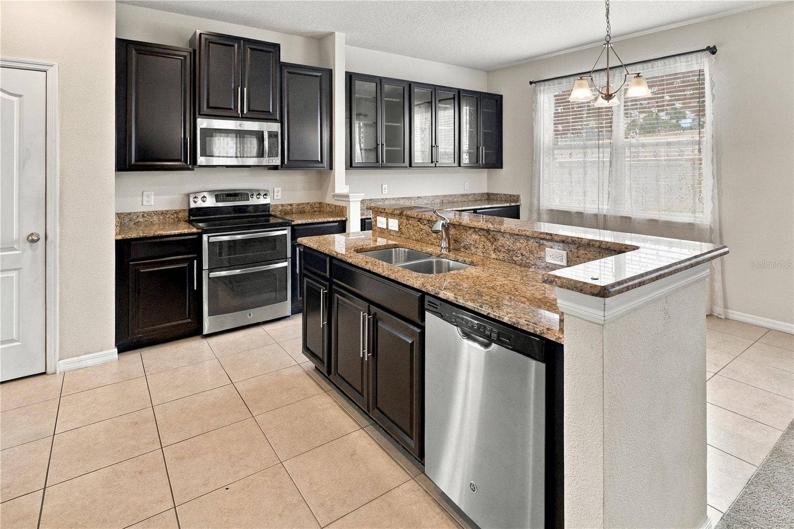 6049 FENDER COURT, Orlando, FL 32837 6049 FENDER COURT, Orlando, FL 32837