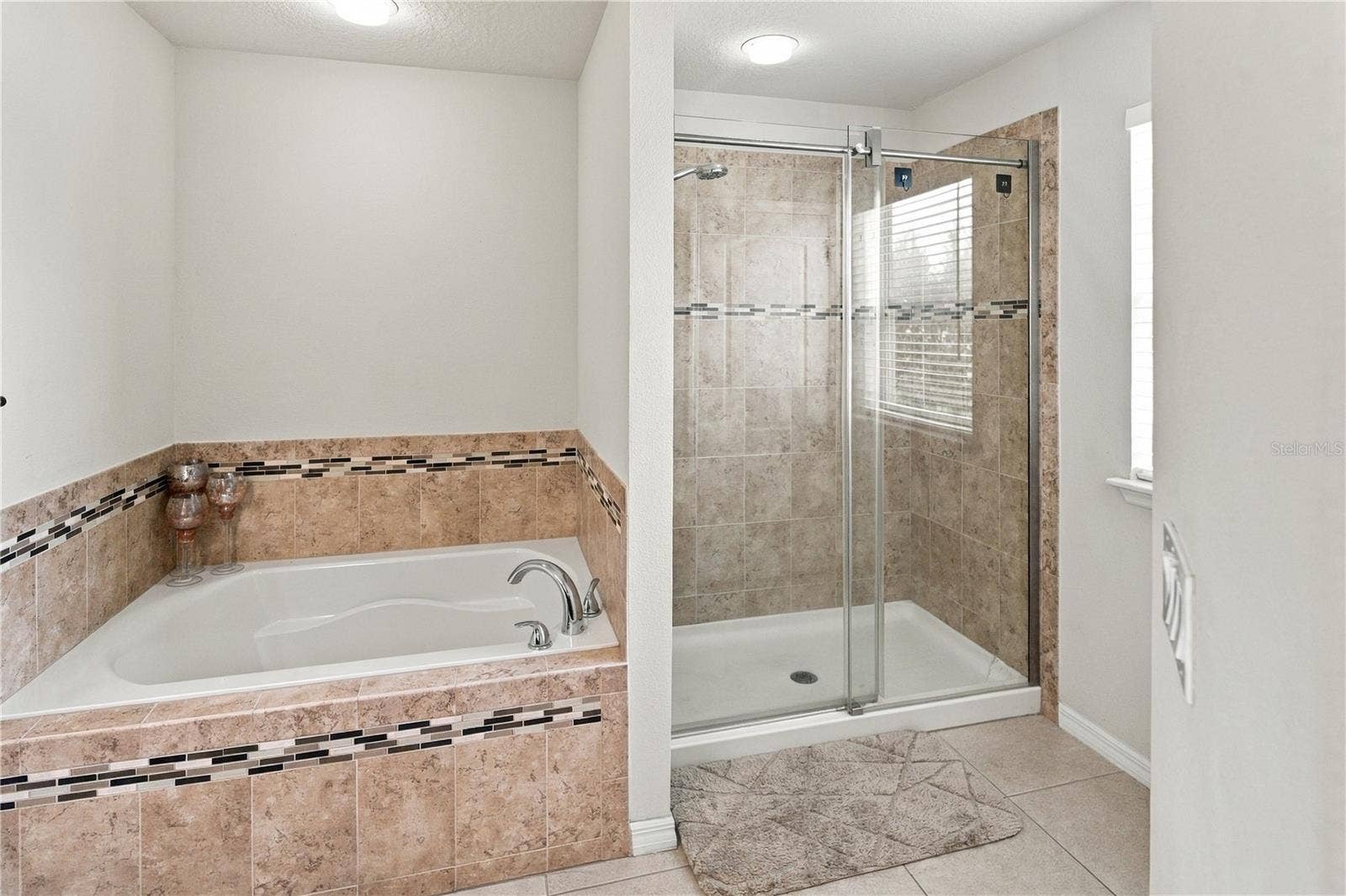 6049 FENDER COURT, Orlando, FL 32837 6049 FENDER COURT, Orlando, FL 32837