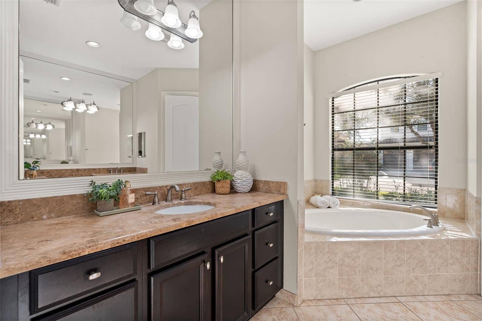 1260 BELLA VISTA CIRCLE, Longwood, FL 32779 Downstairs Primary bathroom