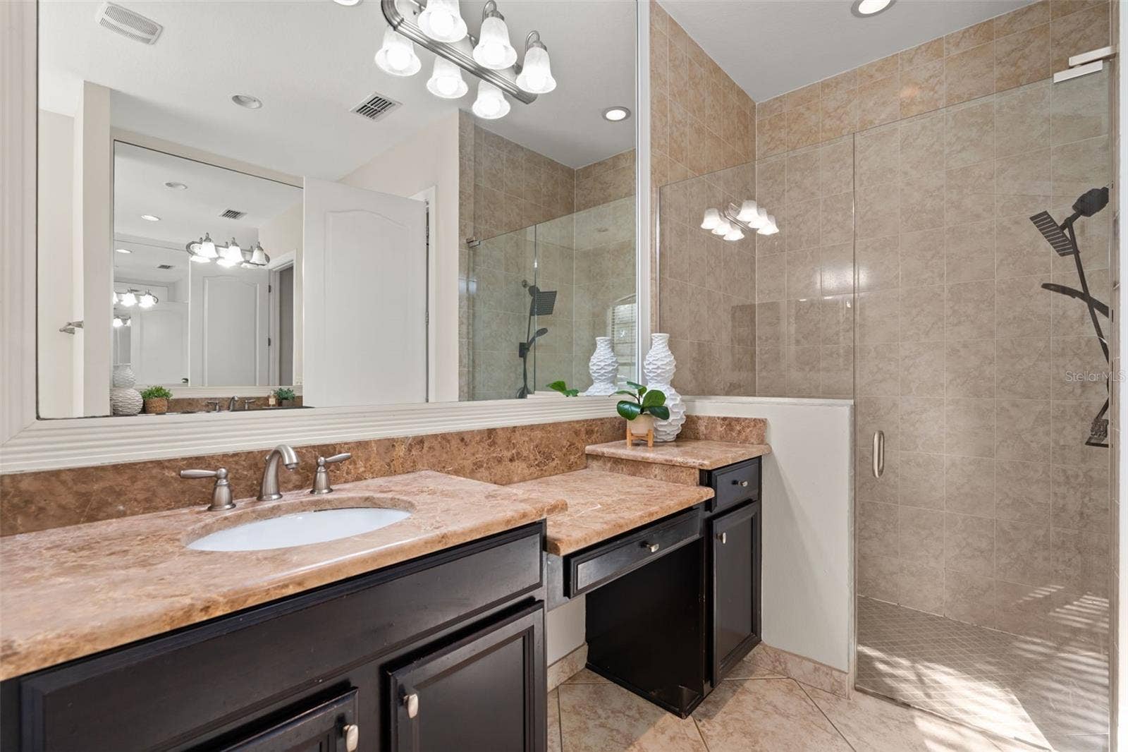 1260 BELLA VISTA CIRCLE, Longwood, FL 32779 Downstairs Primary bathroom. 2 separate vanities, soaking tub, private wash closet and walk in shower