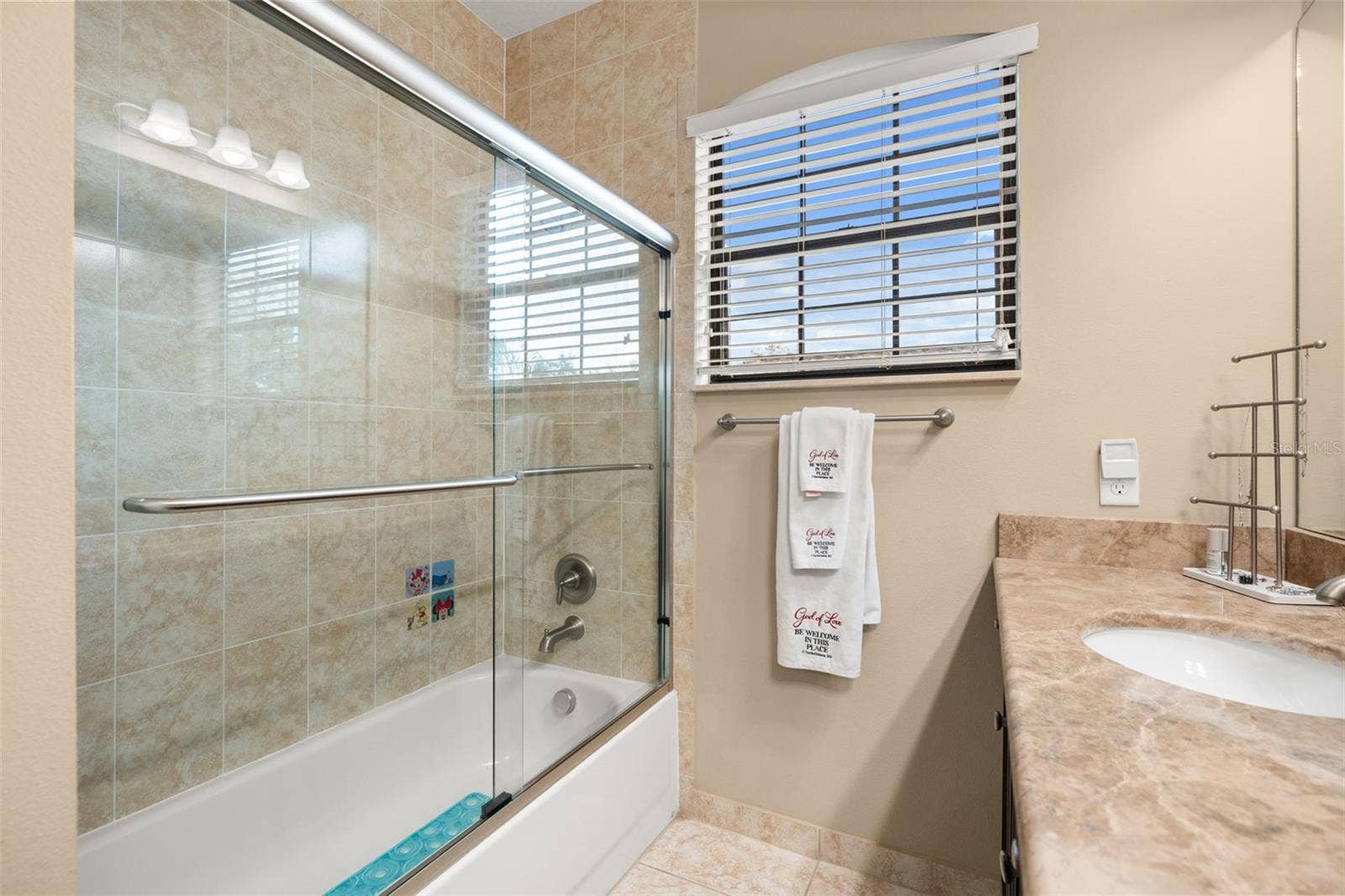 1260 BELLA VISTA CIRCLE, Longwood, FL 32779 Upstairs guest bathroom