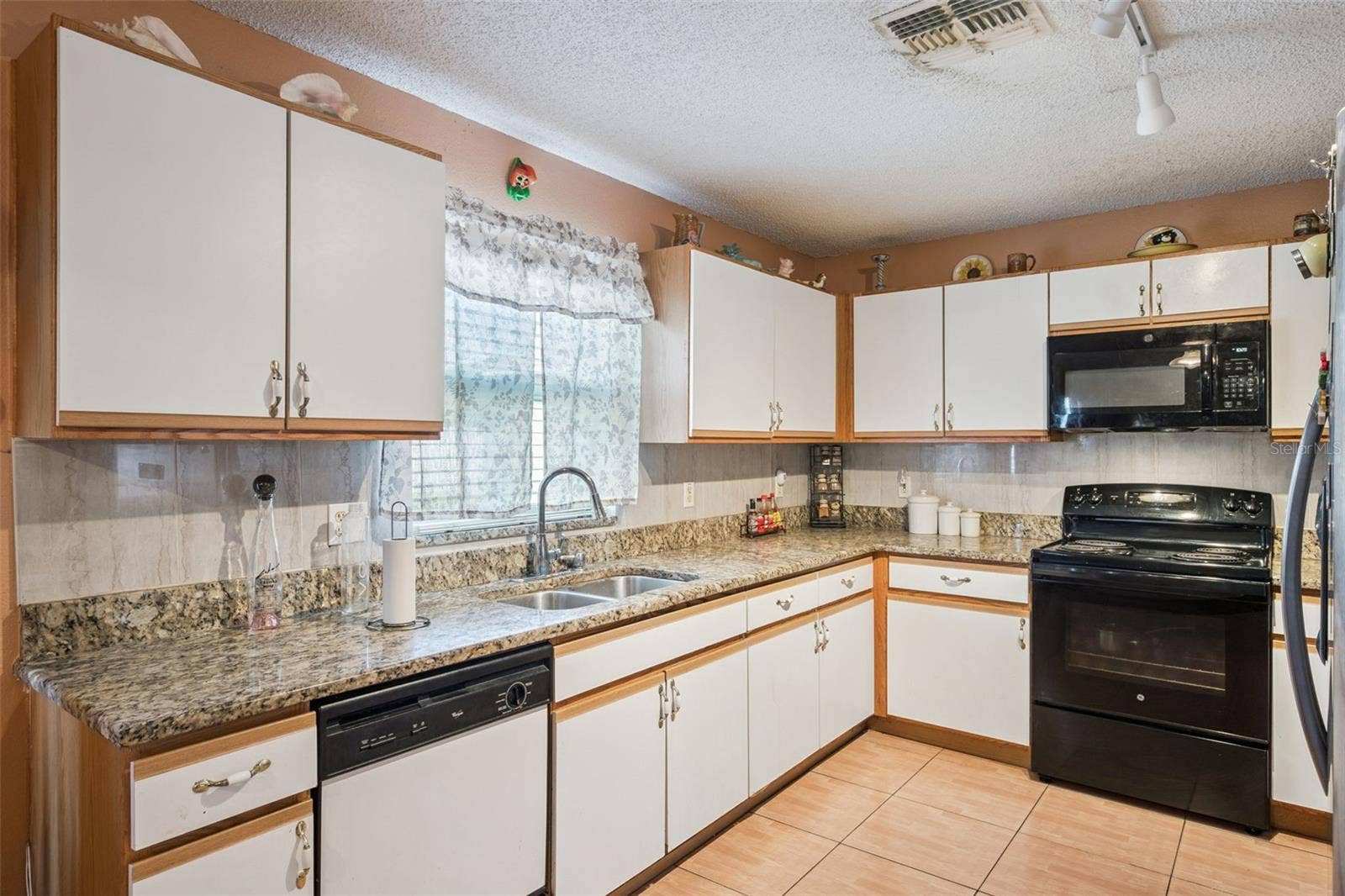 1134 KEMPTON CHASE PARKWAY, Orlando, FL 32837 1134 KEMPTON CHASE PARKWAY, Orlando, FL 32837