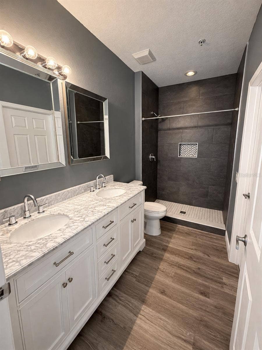 2388 GRAND CENTRAL PARKWAY, #8, Orlando, FL 32839 2388 GRAND CENTRAL PARKWAY, #8, Orlando, FL 32839