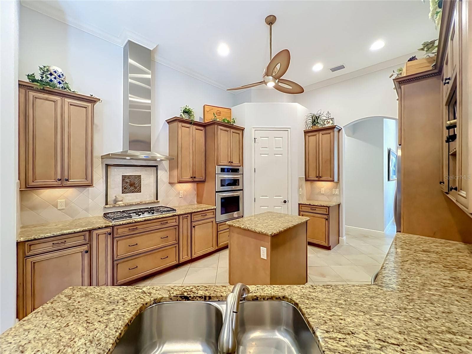 7456 POINTE VENEZIA DRIVE, Orlando, FL 32836 Kitchen