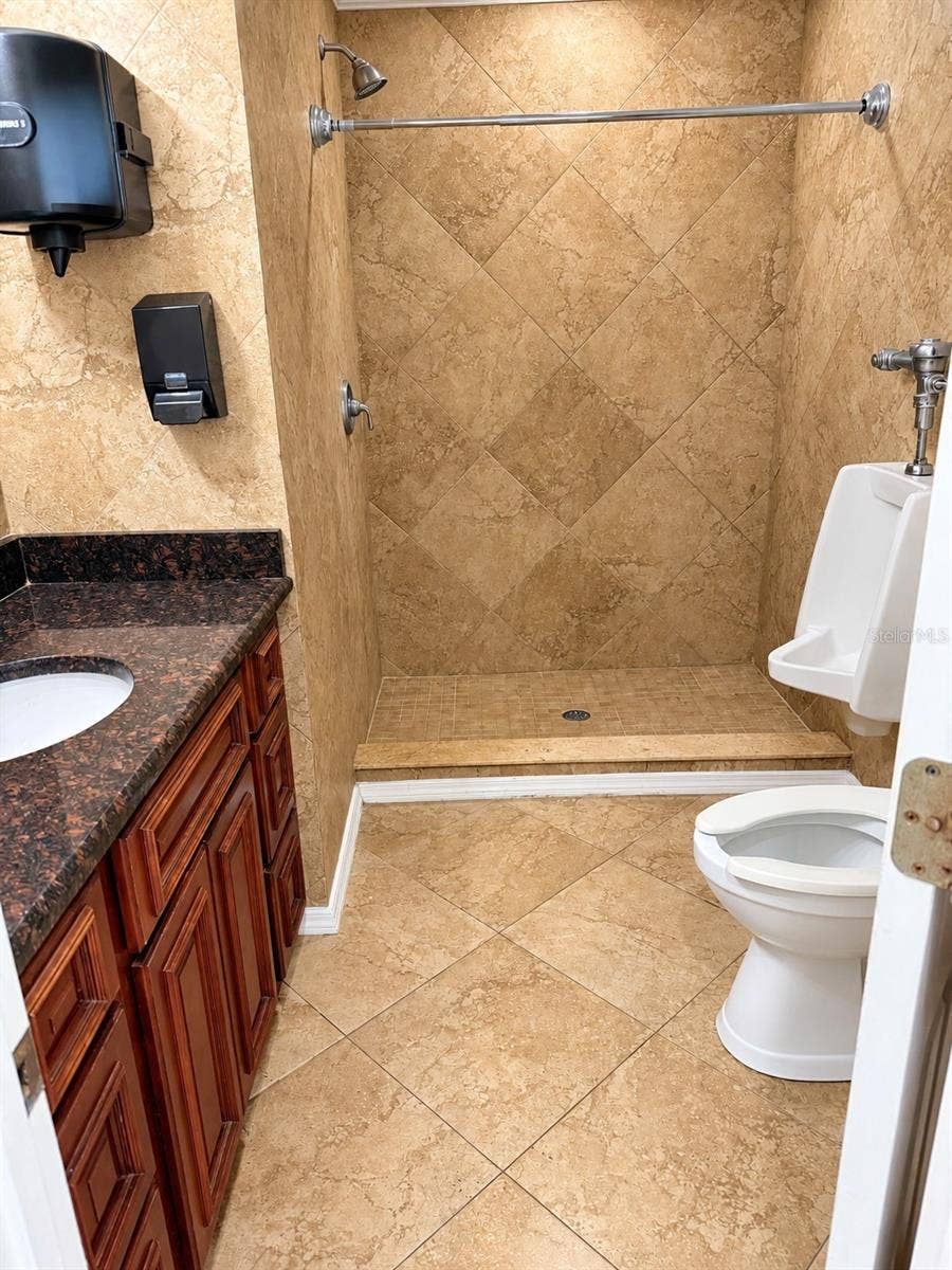 4200 & 4210 S HIAWASSEE ROAD, Orlando, FL 32835 4200 & 4210 S HIAWASSEE ROAD, Orlando, FL 32835