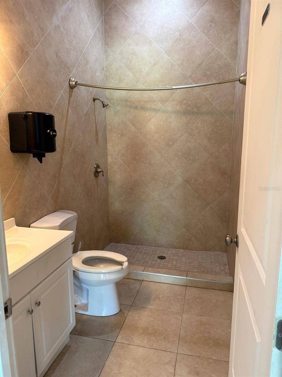 4200 & 4210 S HIAWASSEE ROAD, Orlando, FL 32835 4200 & 4210 S HIAWASSEE ROAD, Orlando, FL 32835