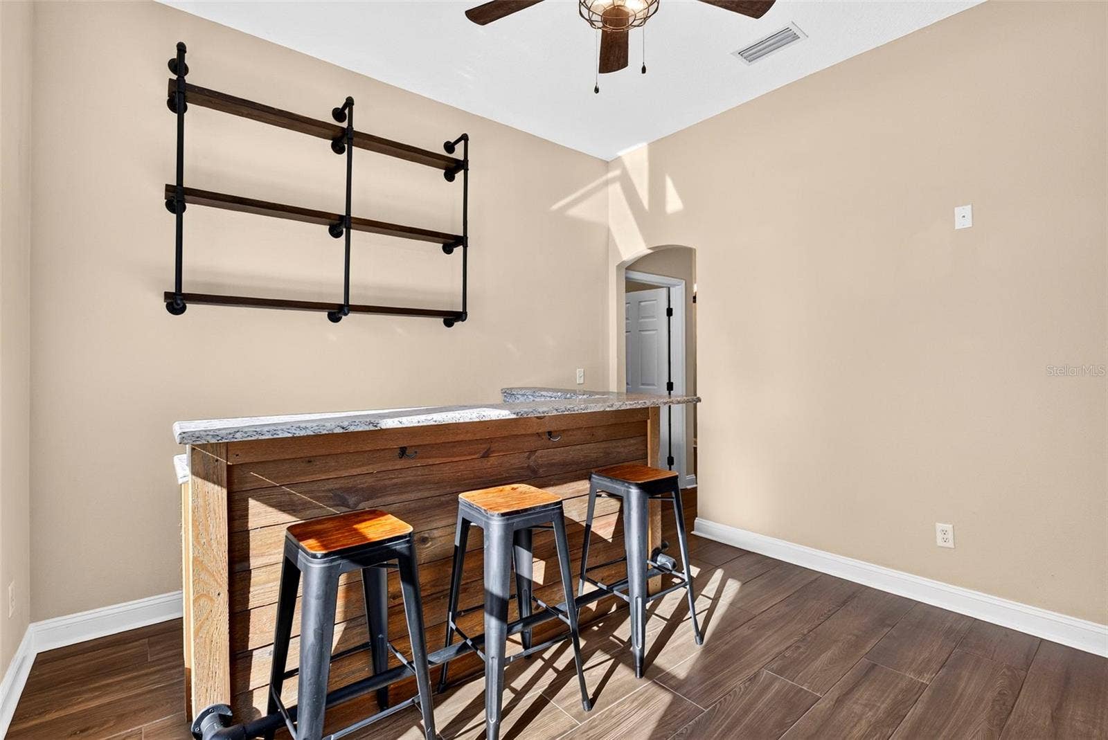 Dining Room/Bar