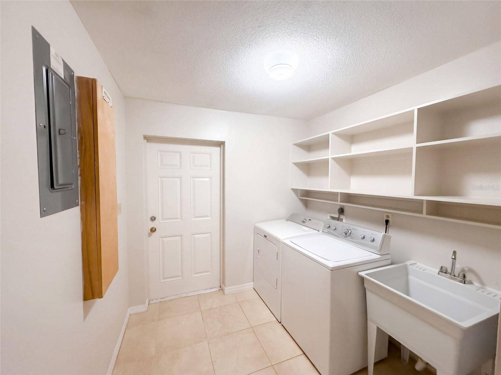 2716 CHARLESTON DRIVE, Plant City, FL 33563 2716 CHARLESTON DRIVE, Plant City, FL 33563