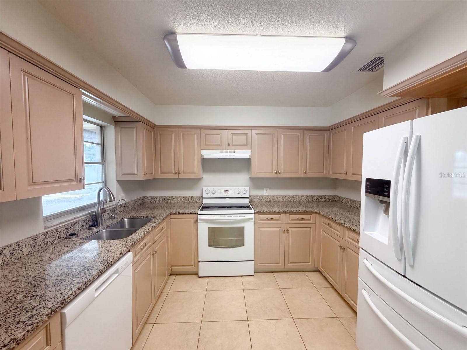 2716 CHARLESTON DRIVE, Plant City, FL 33563 2716 CHARLESTON DRIVE, Plant City, FL 33563