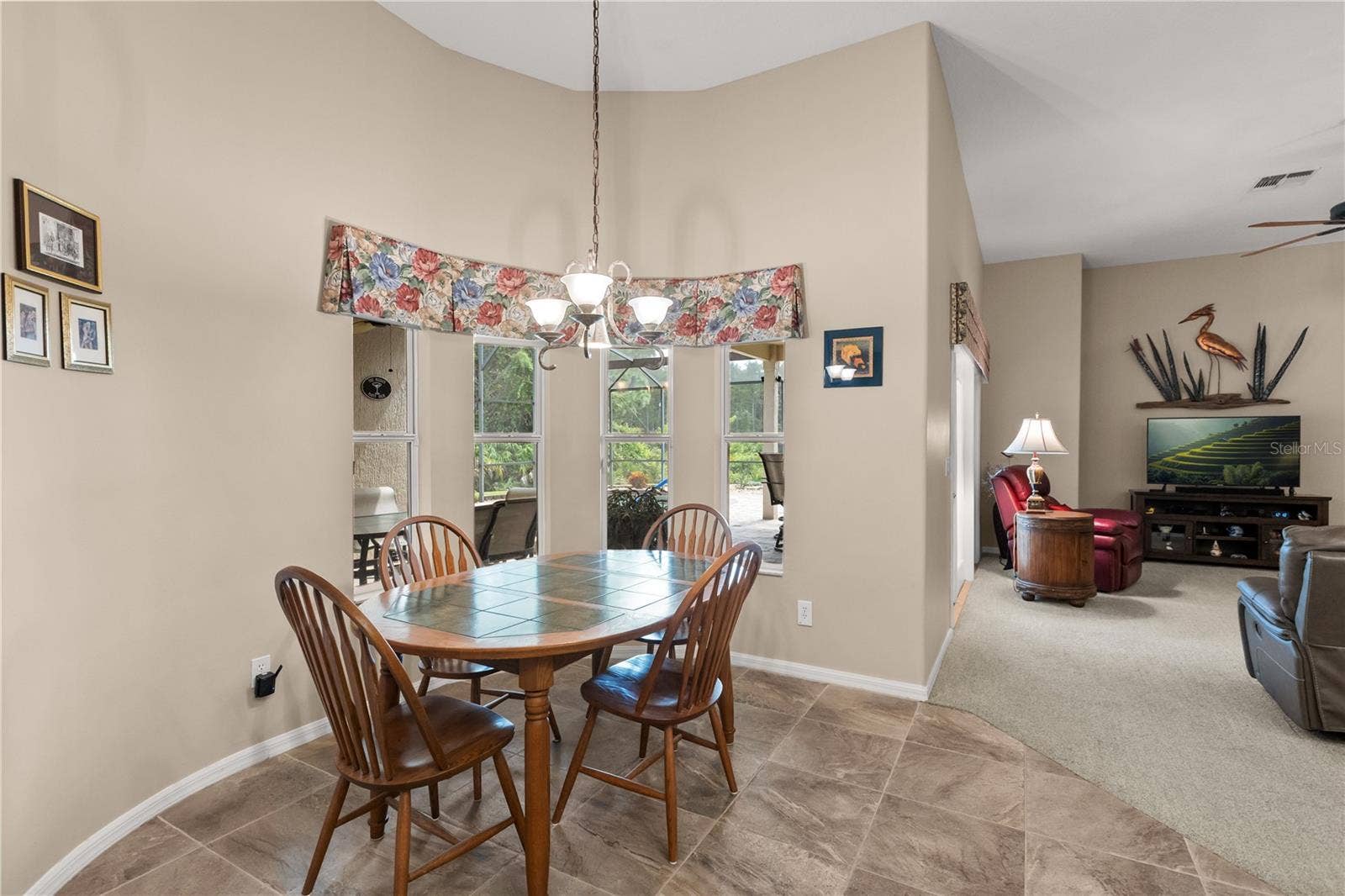 Kitchen, eat-in area