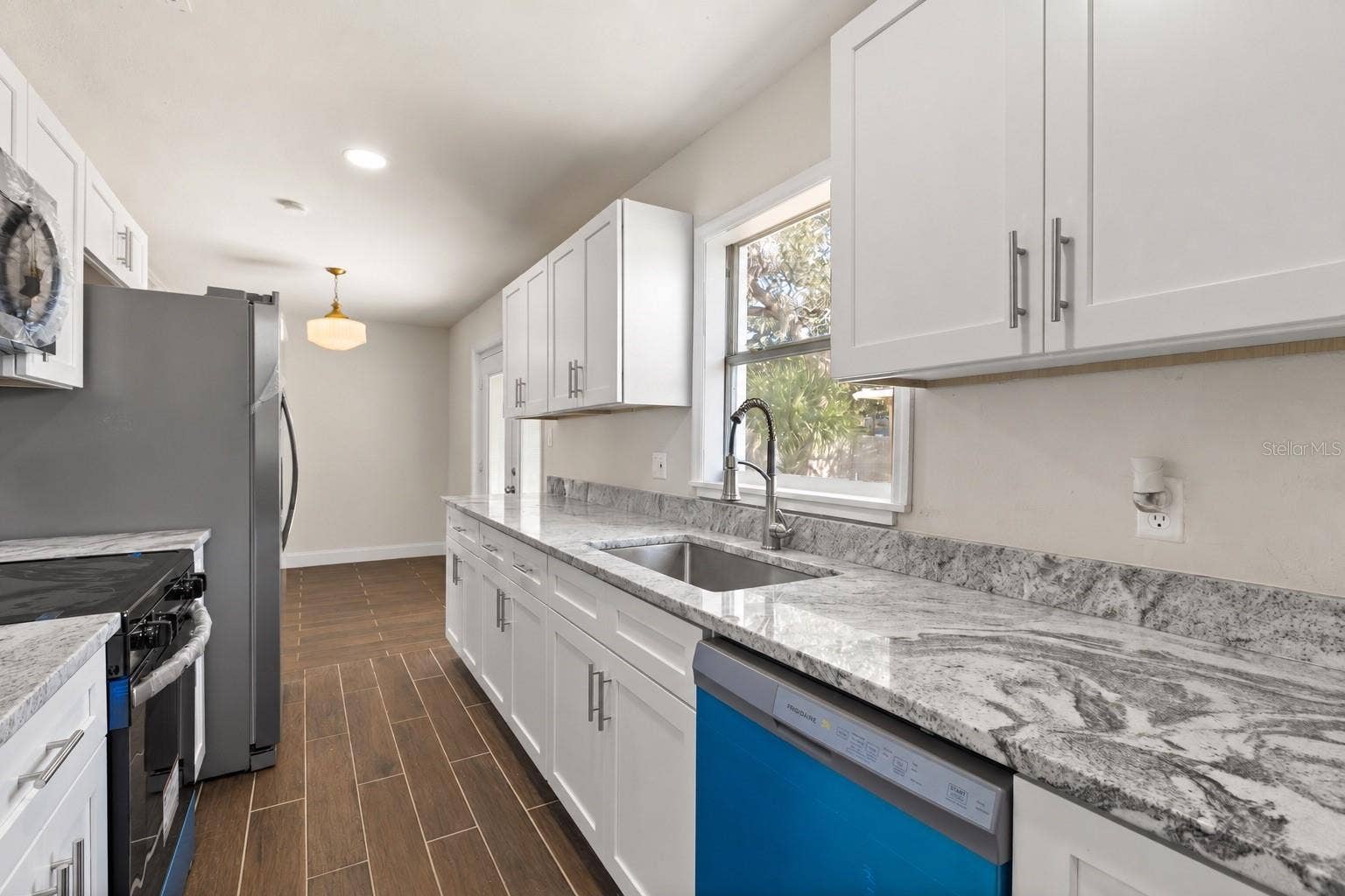 Upgraded kitchen with tons of counter space