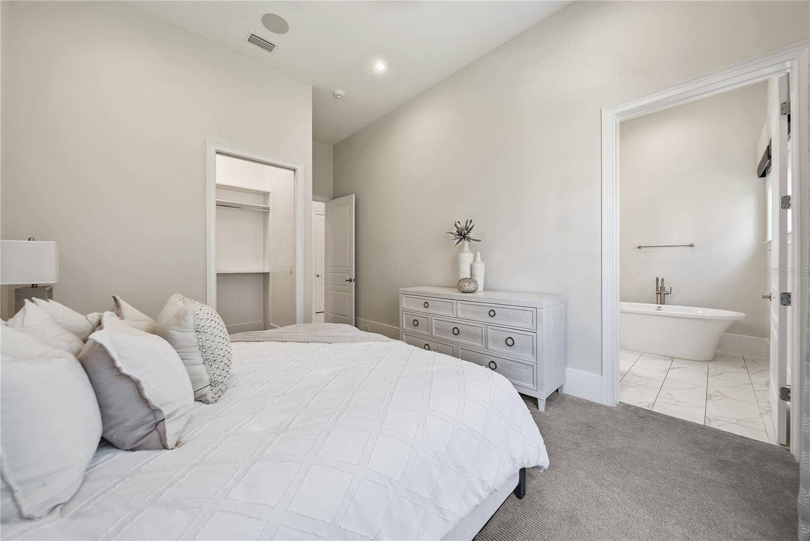 1051 JACK NICKLAUS COURT, Kissimmee, FL 34747 1051 JACK NICKLAUS COURT, Kissimmee, FL 34747